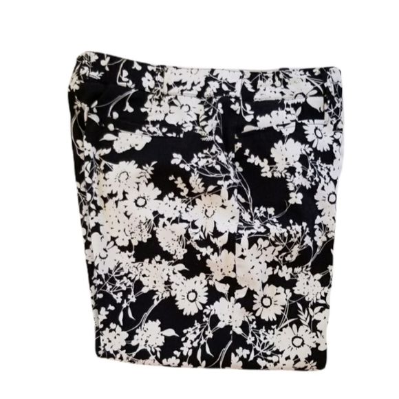 Studio Works Pants - SOLD Studio Works Black & White Floral Petite Capris